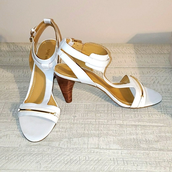 white pumps size 10